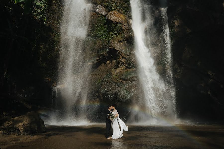 Fotógrafo de casamento Nattawat Sirisinjaroen (littleheartcnx). Foto de 13 de abril