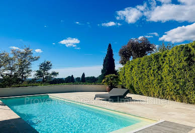 Villa avec piscine et terrasse 1