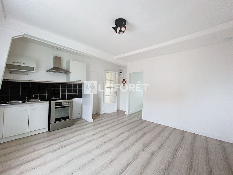 Location  appartement 2 pièces 38 m² à Estaires (59940), 470 €