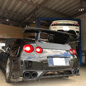 NISSAN GT-R