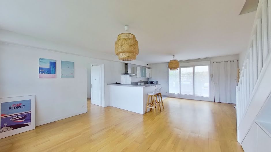 Location  appartement 5 pièces 95 m² à Nanterre (92000), 2 050 €