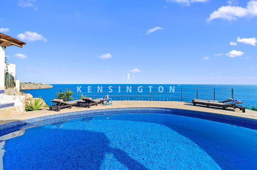 Villa with pool and terrace 1