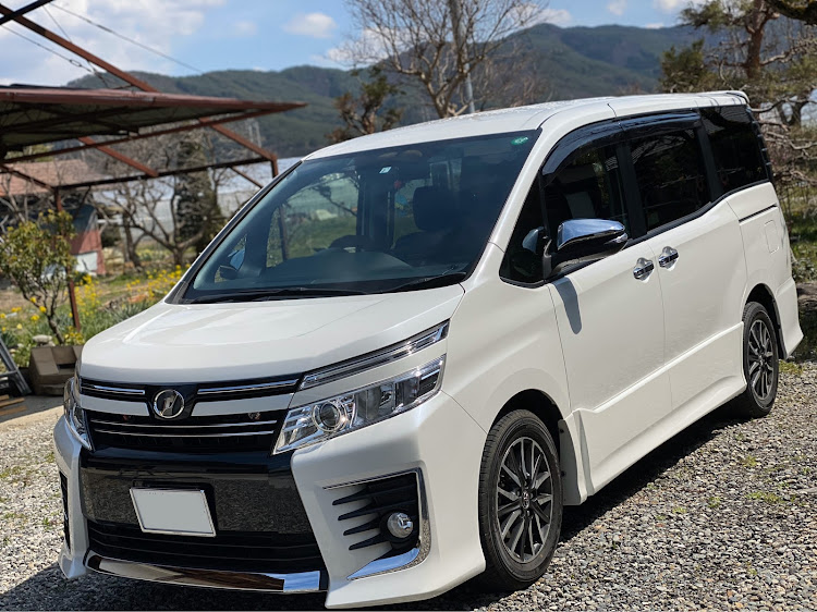 ヴォクシーのZRR80W ZS煌・ヴォクシー80系前期・洗車・バックランプ交換・ナンバー灯LED化に関するカスタム事例の投稿画像1枚目