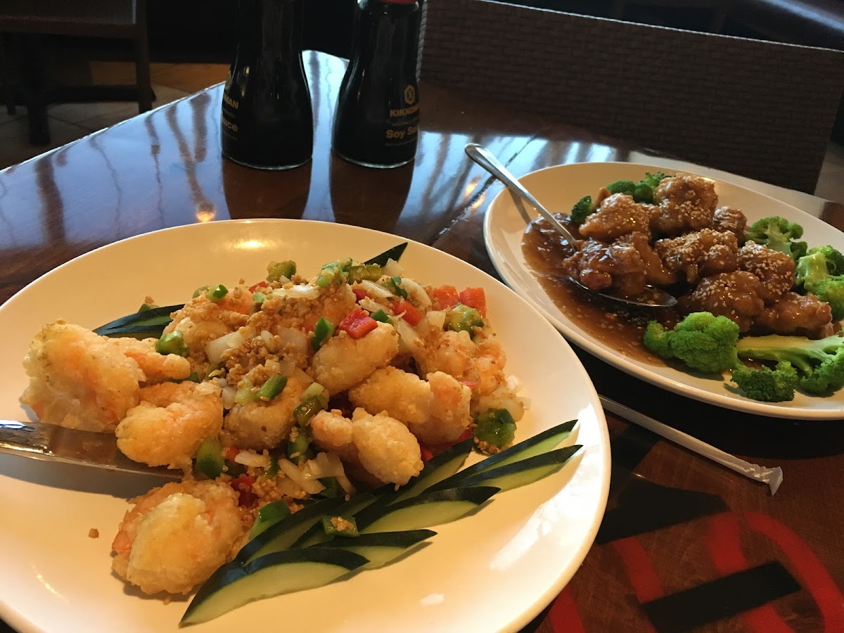 Crispy garlic shrimp and sesame chicken with rice