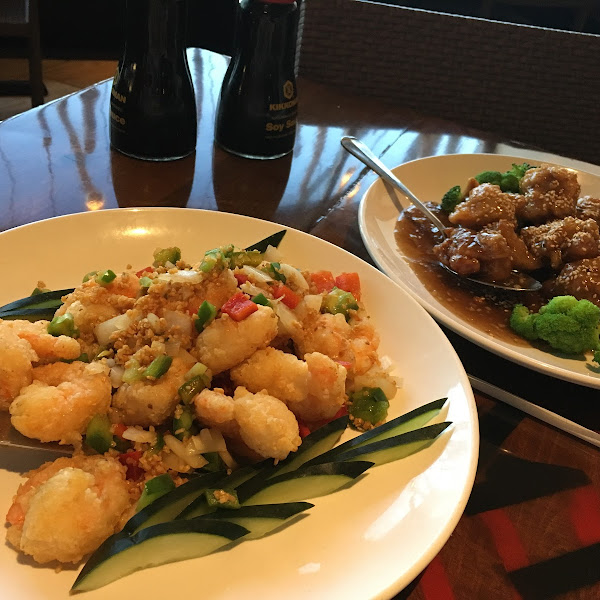 Crispy garlic shrimp and sesame chicken with rice