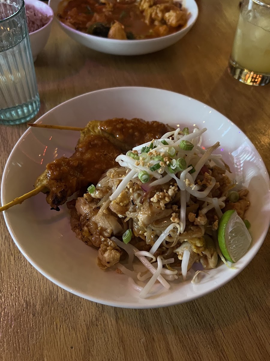 Chicken pad Thai lunch special with chicken satay