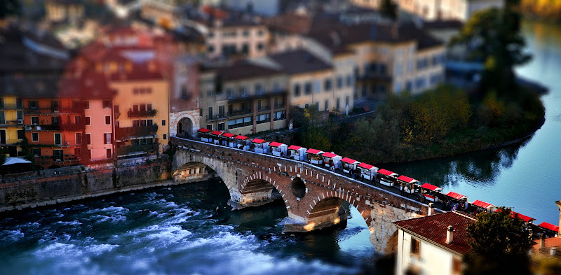 Ponte Pietra Verona  di utente cancellato