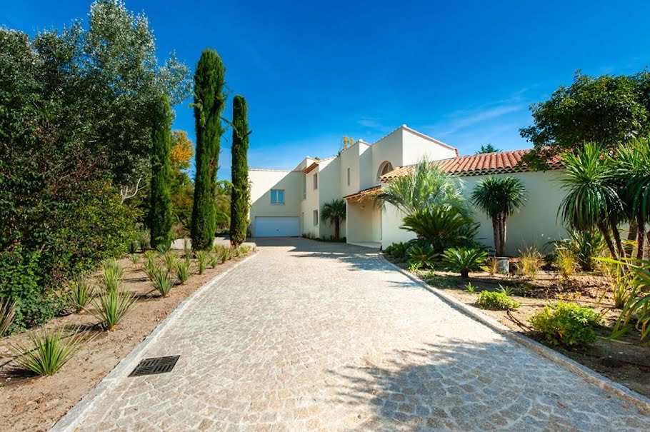 Vente villa 6 pièces 250 m² à Aix-en-Provence (13090), 2 100 000 €