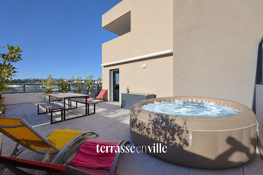 Large terrace with hot tub and outdoor furniture - Apartment / penthouse purchase in Marseille 10ème, 3 rooms, 2 bedrooms