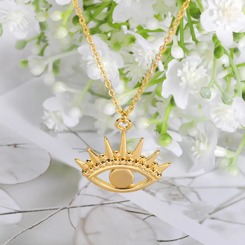 Koperen ketting met engelenoog hanger Een beschermend en stijlvol sieraad. Perfect als cadeau of voor dagelijks gebruik. Elegant ontwerp en spirituele betekenis.