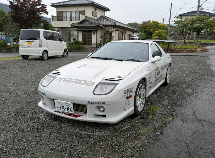 RX-7のﾕｰﾉｽｺｽﾓ・増車？w・レストア中・いそがしい日々に関するカスタム事例の投稿画像1枚目