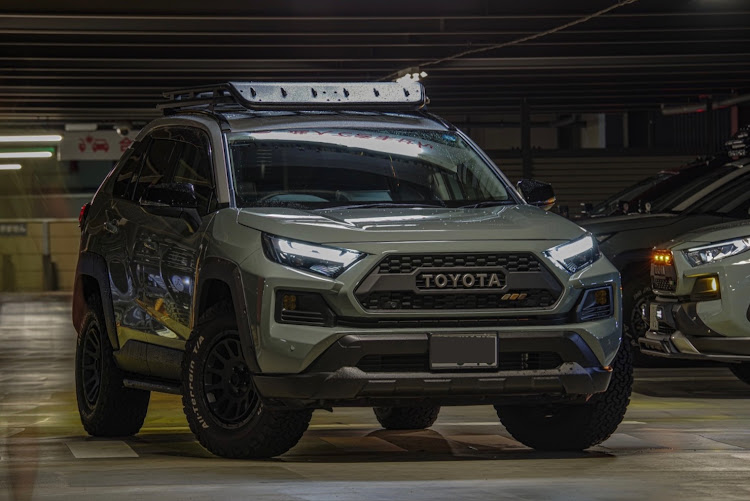 RAV4の改超サングラス・AXAH54・グッドリッチA/T KO2・DELTA FORCE OVALに関するカスタム事例の投稿画像1枚目