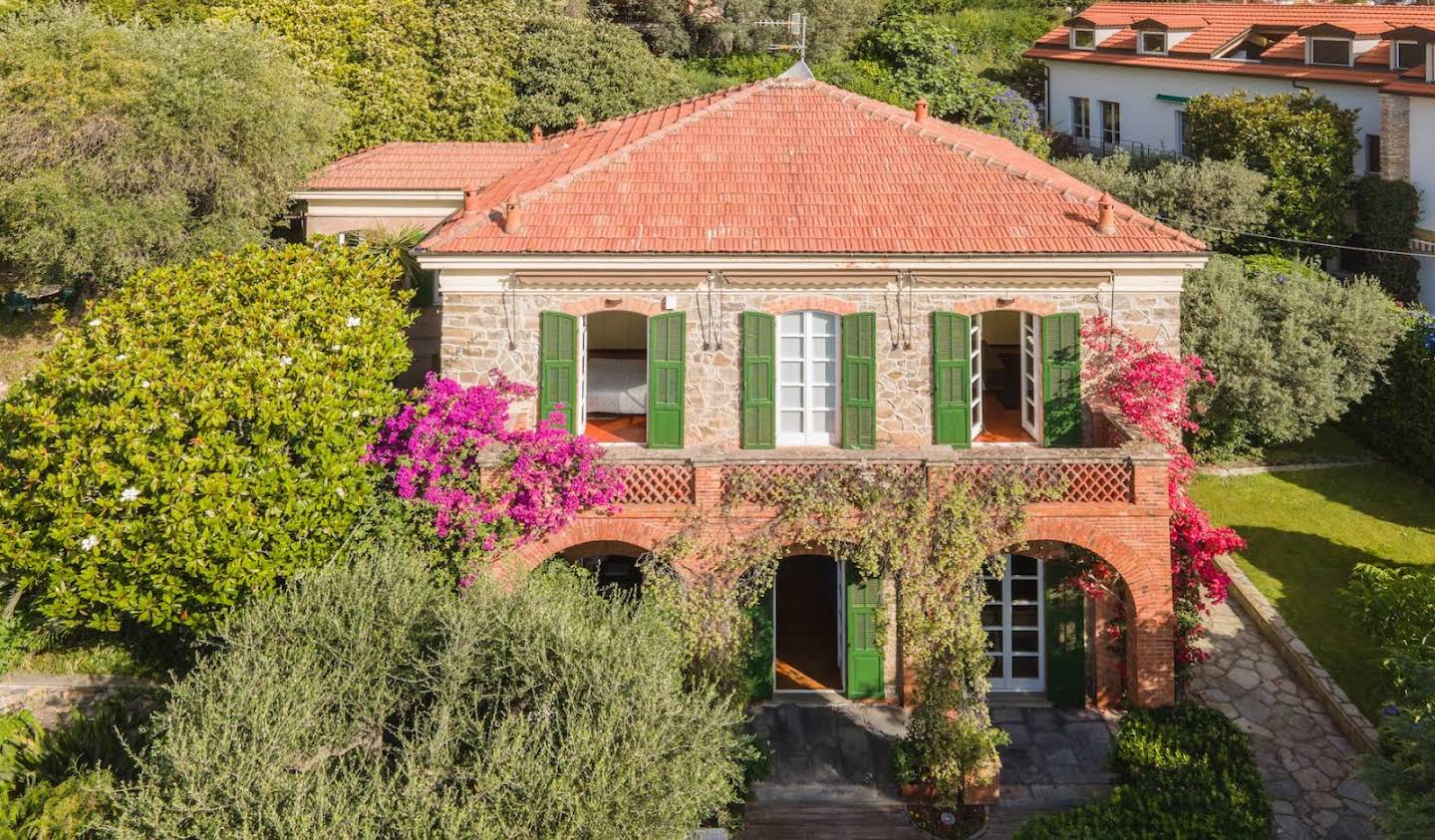 Villa with garden and terrace Alassio