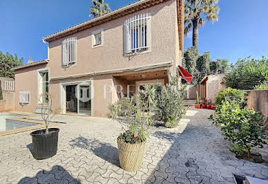 Maison avec piscine et terrasse 10