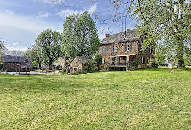 House with pool and garden 17