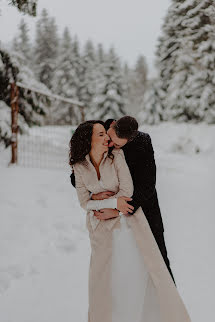 Fotógrafo de bodas Jasmin Čizmović (cjweddingz). Foto del 30 de diciembre 2021