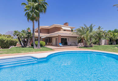 Villa avec piscine et terrasse 5