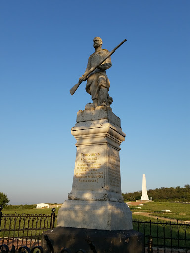 памятник сооружен в 1902 году