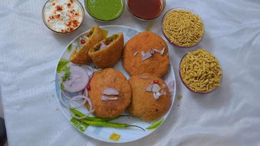 Aloo Pyaz Kachori