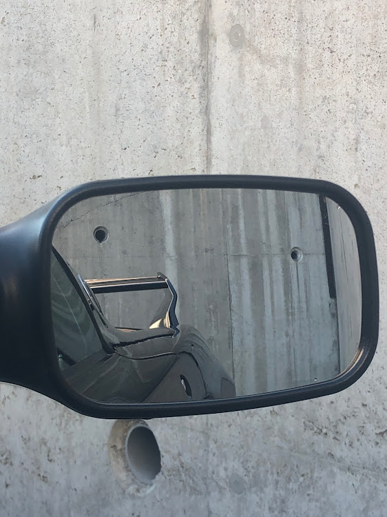 エキシージ Sの洗車第二号・広角ブルーレンズ装着に関するカスタム事例の投稿画像3枚目