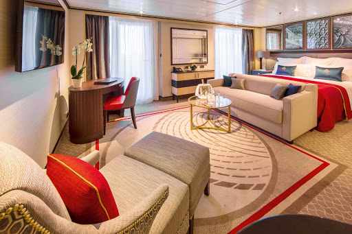 QM2-Q5-Queens-Suite.jpg - Guests who stay in the top-level Queens Suite get access to refined restaurants and other perks. 