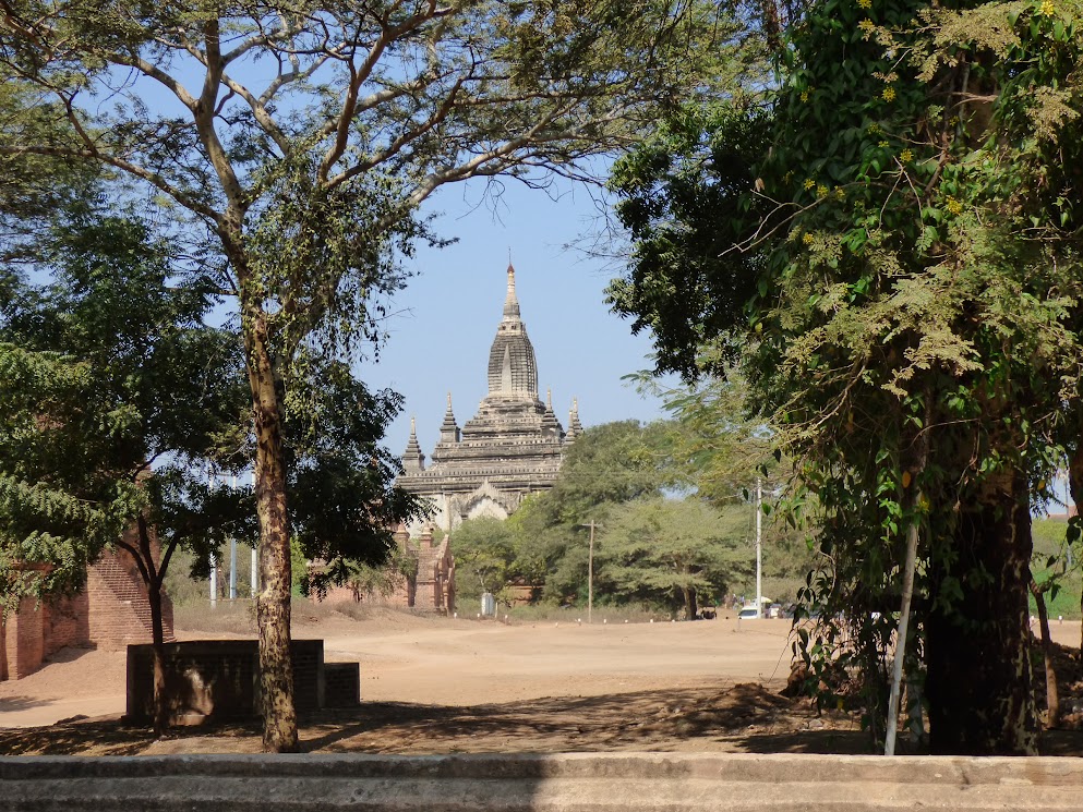 bagan - SHWEGUGYI TEMPLE 