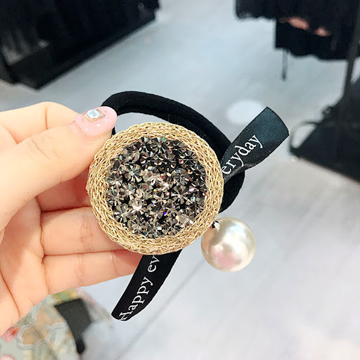 Title 2, Round rhinestone pearl hair rope, a stylish hai...