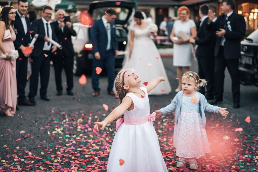 Fotógrafo de bodas Szabolcs Locsmándi (thelovereporters). Foto del 31 de marzo 2020