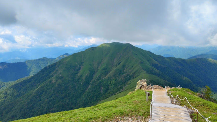 ゴルフトゥーランのingo noak tuning・徳島県・剣山・瀬戸大橋・カメ活に関するカスタム事例の投稿画像2枚目