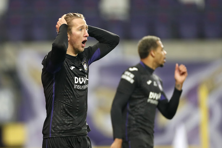 🎥 Frank De Bleeckere décortique le but annulé de Michel Vlap lors du Clasico 