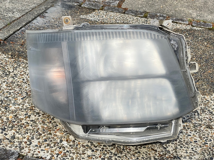 ハイエースバンのなんちゃって廃車風・DIY・ヘッドライト磨き・ゴールデンウィークに関するカスタム事例の投稿画像5枚目