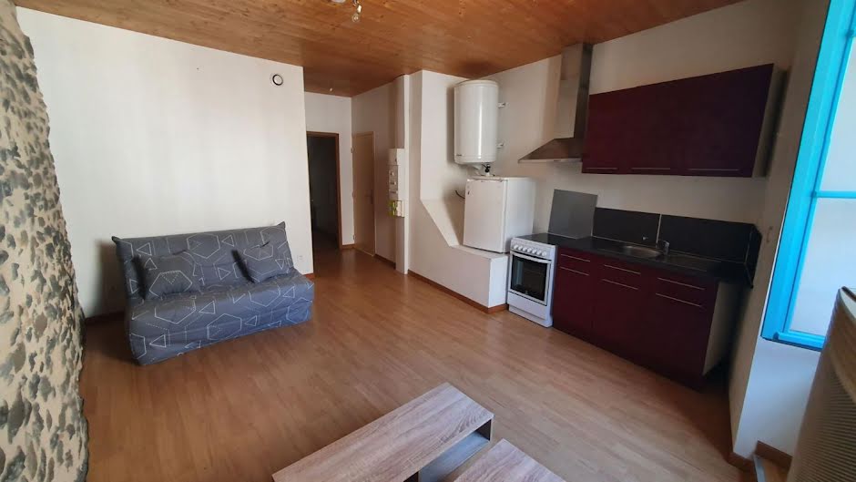 Location  appartement 1 pièce 35 m² à Saint-Flour (15100), 393 €