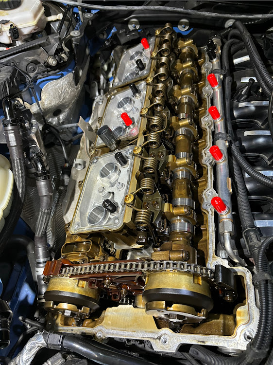 1シリーズ ハッチバックのバルブカバーガスケット交換・N55・ブラシ洗車に関するカスタム事例の投稿画像4枚目
