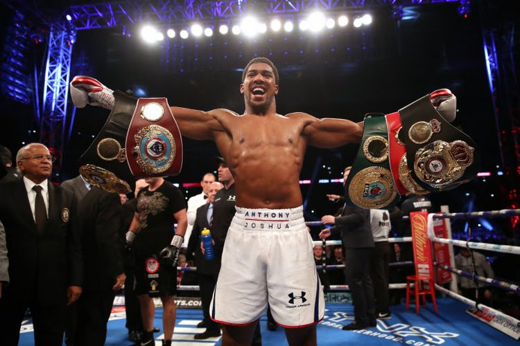 Anthony Joshua behoudt drie wereldtitels bij zwaargewichten na knock-out tegen Bulgaar