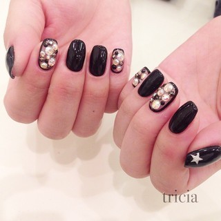 実は可愛いデザインが多い 黒ネイル 特集 Trill トリル