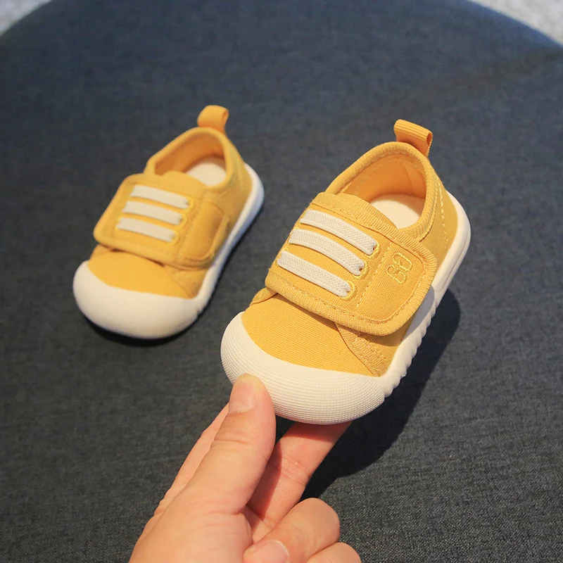 Sapatos casuais para bebês meninos primavera e outono com solado macio antiderrapante. Conforto e segurança para os pequenos exploradores.