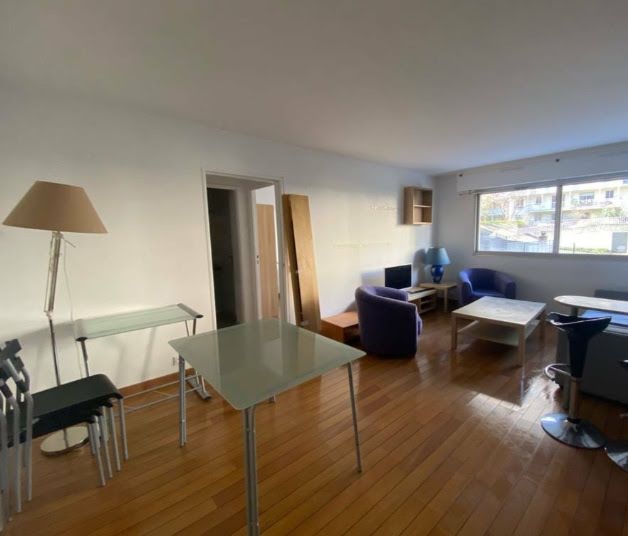 Location meublée appartement 3 pièces 48 m² à Courbevoie (92400), 1 900 €