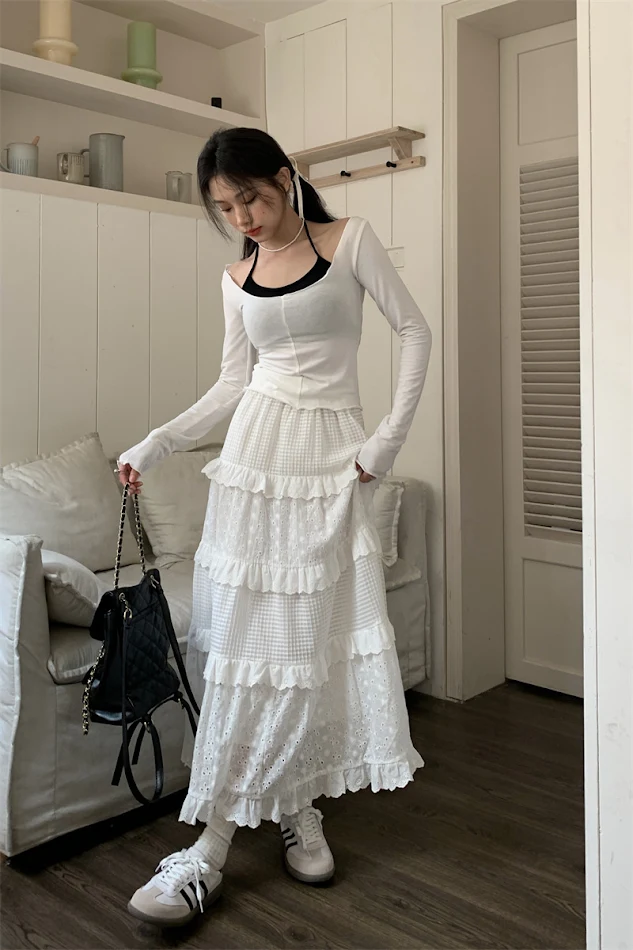 Falda holgada de cintura alta con costura hueca de ganchillo tridimensional, ideal para un look moderno y cómodo.
