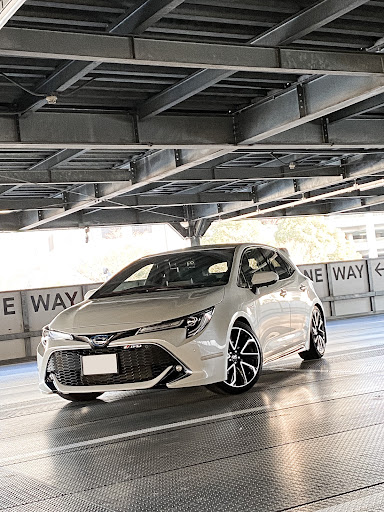 カローラスポーツ Zwe211hのラルグス車高調 ラルグスspecs オートバックス東雲で比較写真撮り 未明の試走と記念撮影 少しだけ車 高を下げましたに関するカスタム メンテナンスの投稿画像 車のカスタム情報はcartune