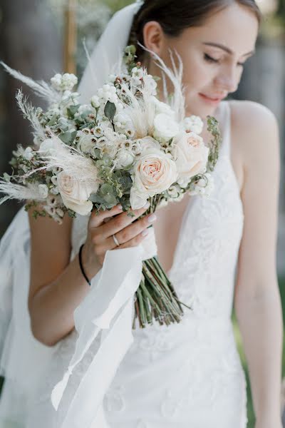 Fotógrafo de casamento Alena Kravchenko (kravchenkoal). Foto de 2 de abril 2023