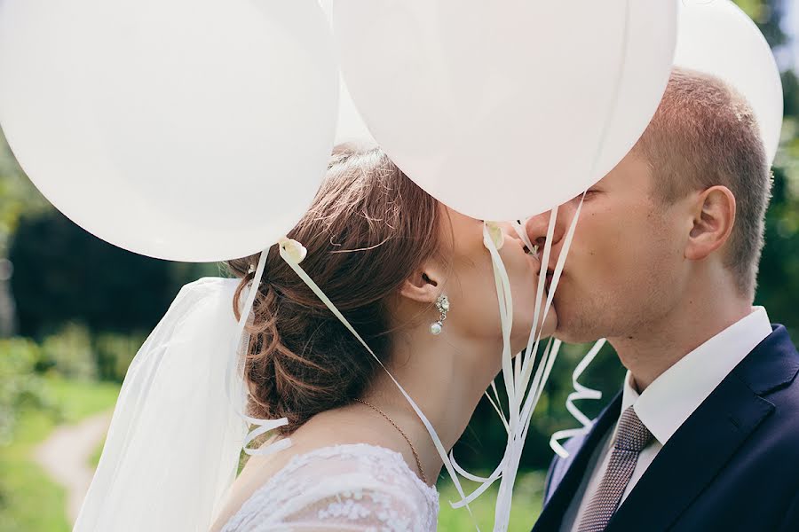 Fotógrafo de casamento Lyudmila Babenko (radostart). Foto de 13 de janeiro 2016