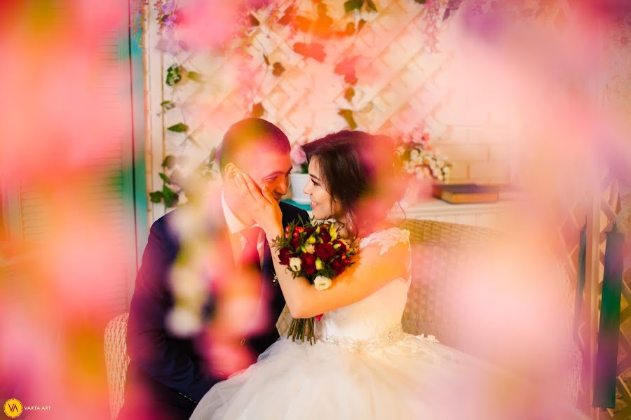 ช่างภาพงานแต่งงาน Vladimir Timofeev (varta-art) ภาพเมื่อ 25 กรกฎาคม 2018