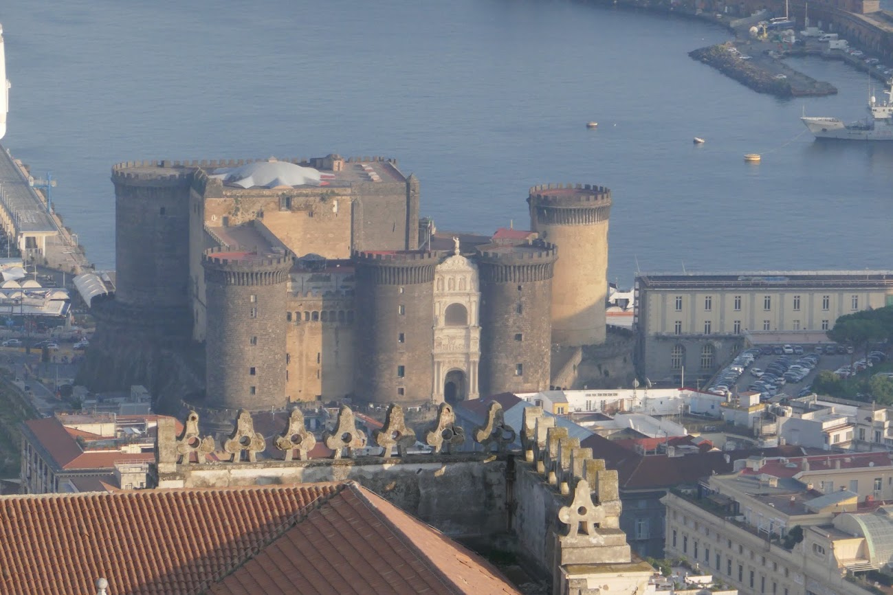 Nápoles y Costa Amalfitana: Arte, Aperol y Puestas de Sol - Blogs de Italia - Martes 1 nov: Sant'Anna ai Lombardi, Santa Chiara, Castel Nuovo y Sant' (11)