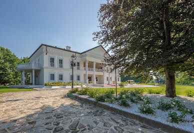 Villa with pool and garden 3