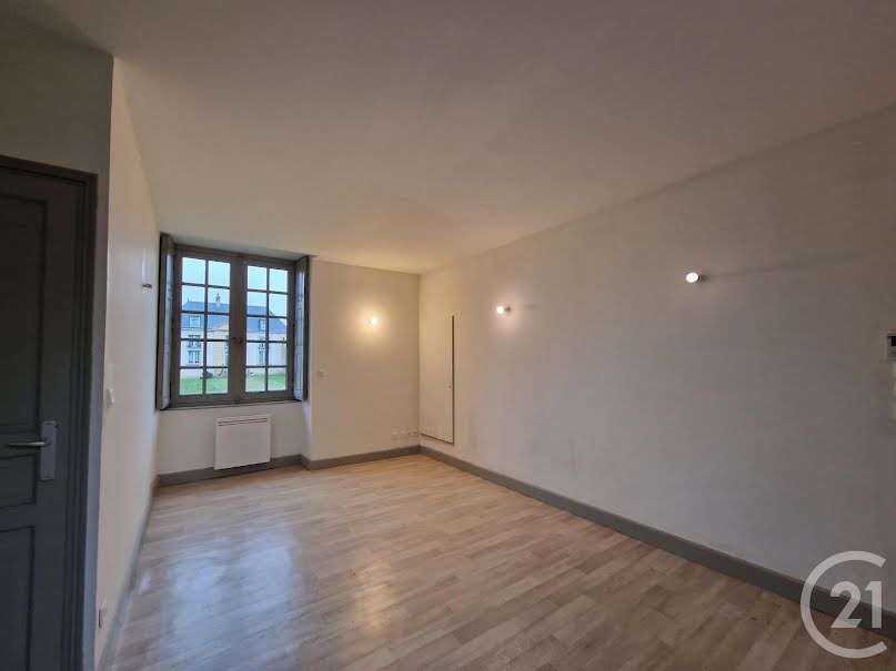 Location  appartement 1 pièce 27 m² à Guérigny (58130), 287 €