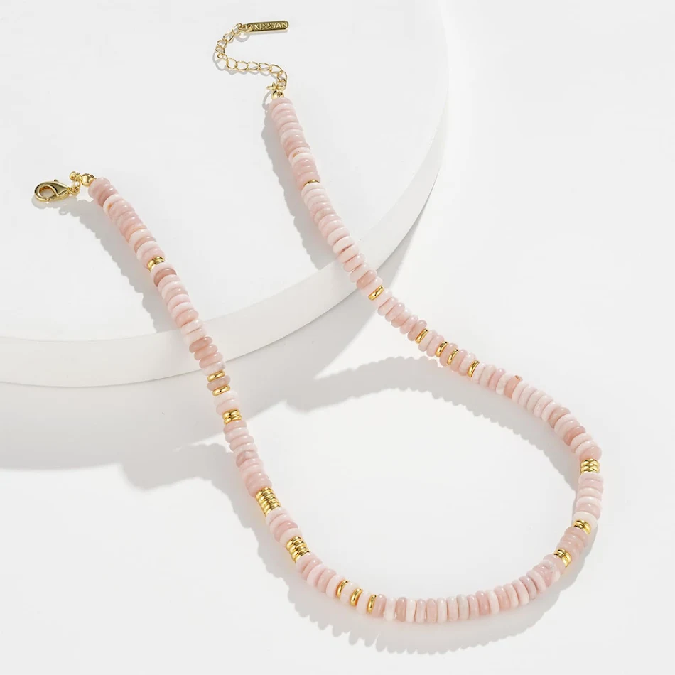 Collana con perline di pietre naturali Dopamine Color Matching, per migliorare l'umore e lo stile. Un accessorio naturale e vivace.
