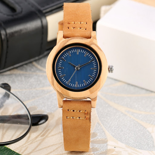 Title 2, Small and exquisite wooden watch