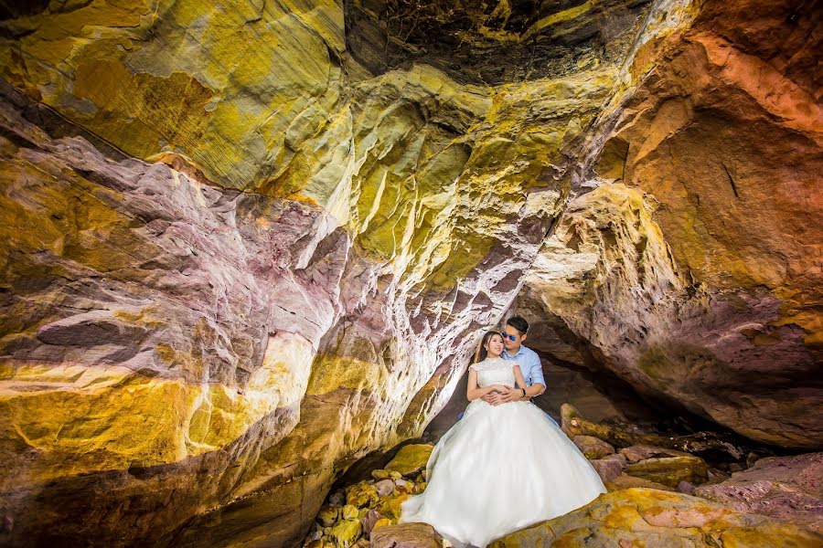 Fotógrafo de casamento Nakharin Arunpattharawanit (kolinstudio). Foto de 2 de setembro 2016