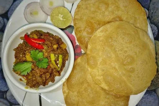 3 Poori With Mutton Keema