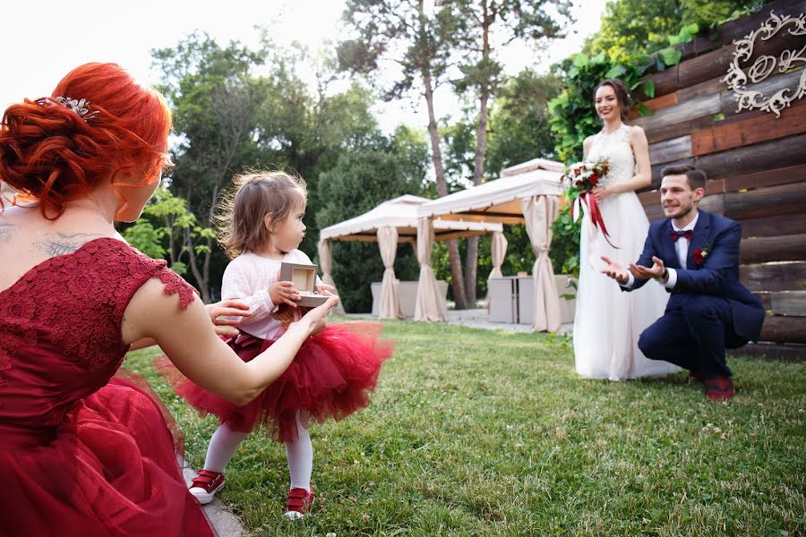 Fotógrafo de casamento Valentina Likina (likinaphoto). Foto de 17 de junho 2018